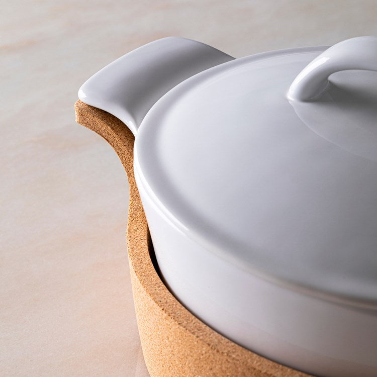 CASSEROLE OVAL 12in COV CORK TRAY-WHITE (ENSEMBLE)